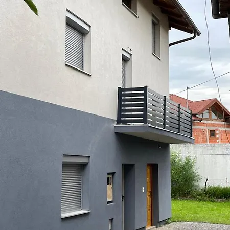 Pista-pause Apartamento Bihać